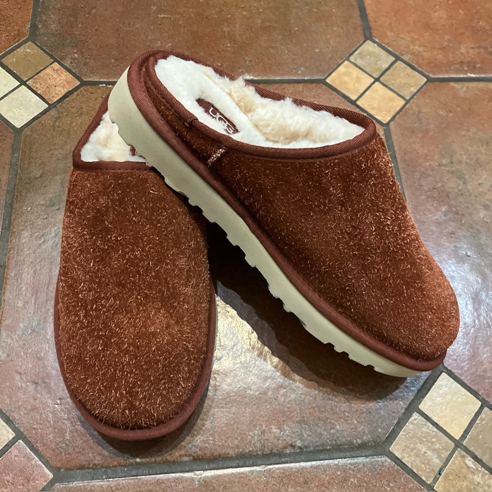 MENS UGG CLASSIC SLIP-ON SHAGGY Size 8 {1153104-Red Jasper}